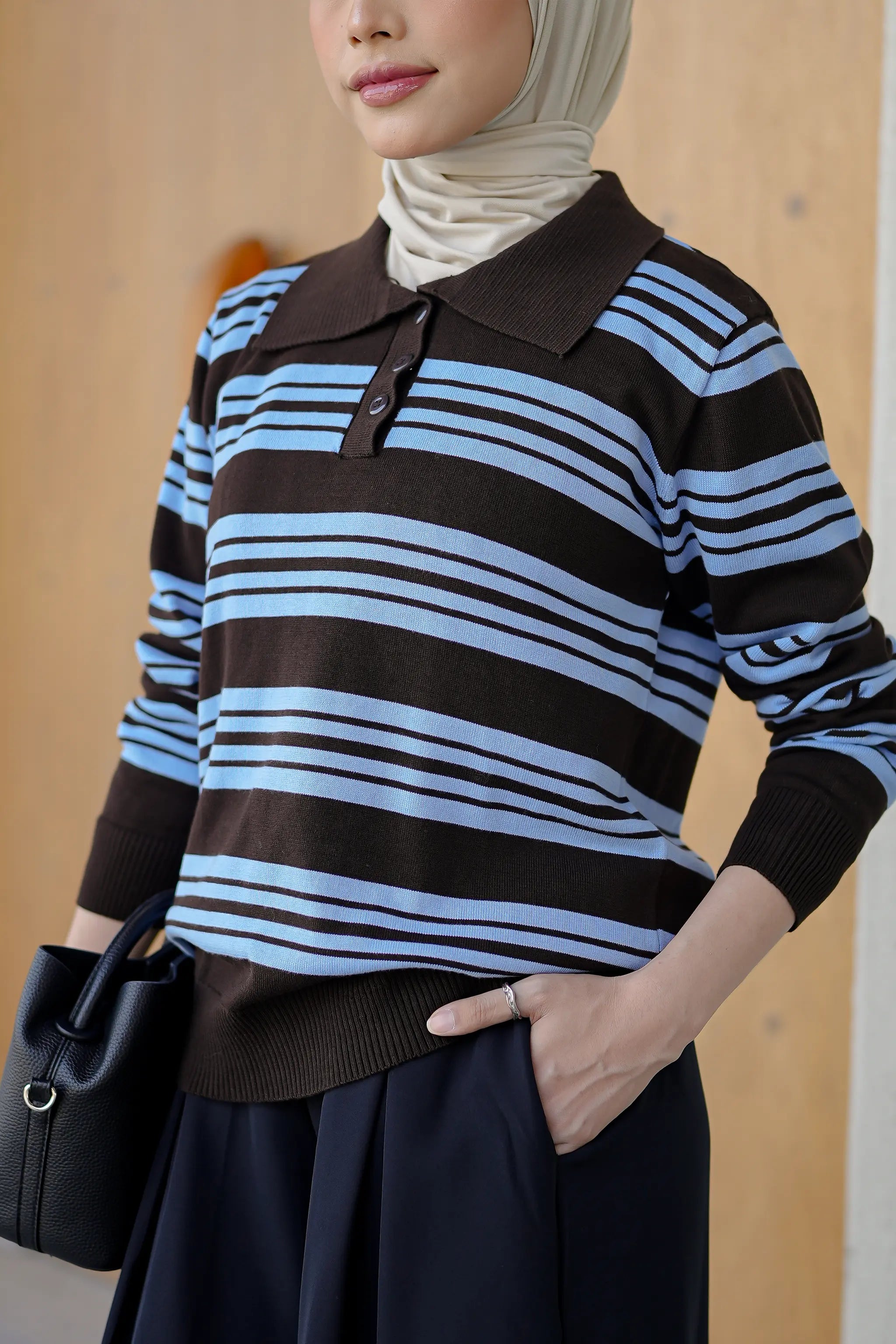 Avery Striped Sweatshirt in Brown Blue
