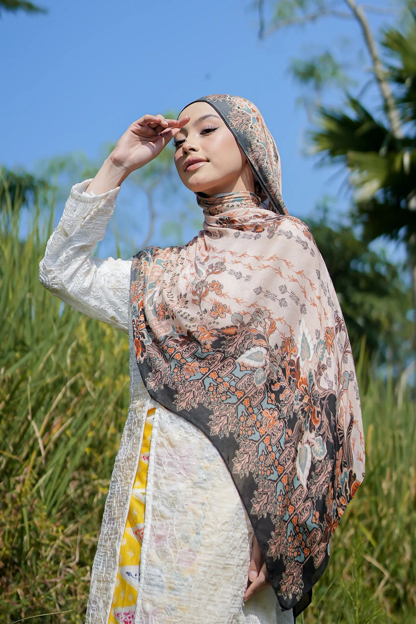 Warkah Kayangan in Chitra | Modal Shawl