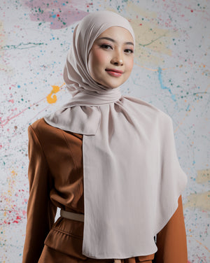 Inara Ezy in Cream Linen