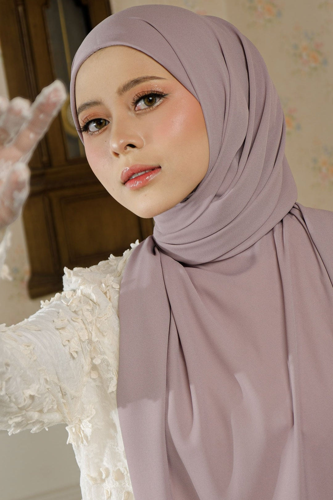 Woman wearing a light purple hijab with a blurred background