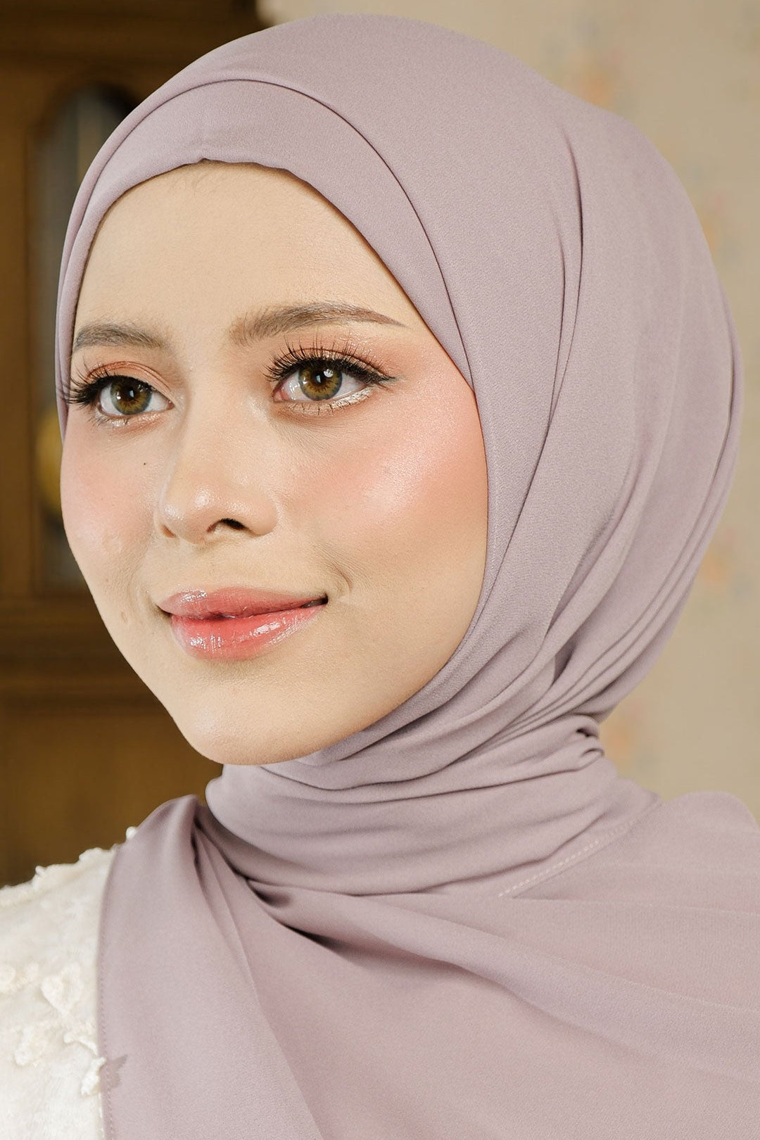 Woman wearing a light purple hijab with a blurred background