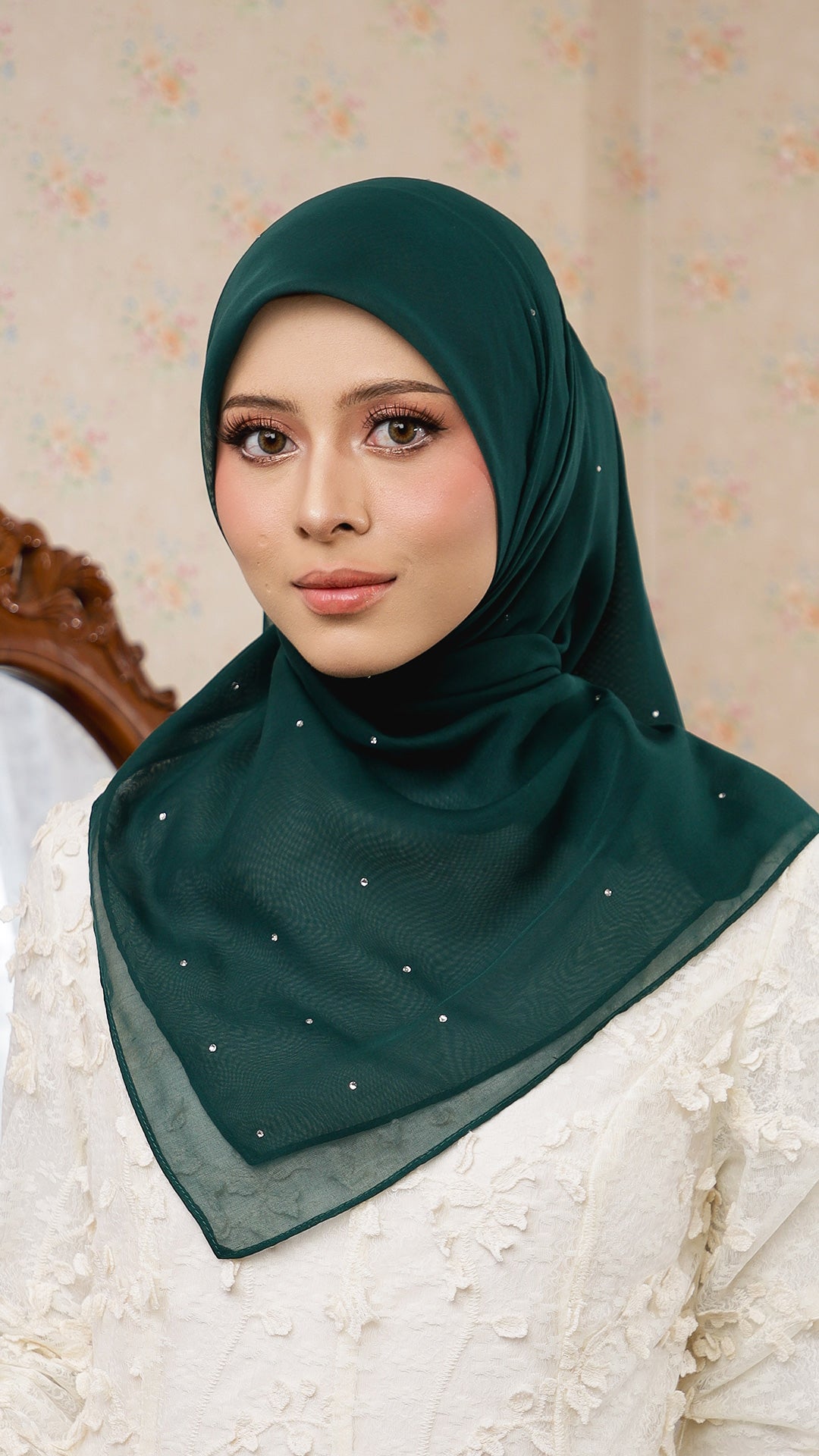 Sofia Bawal Swarovski in Emerald