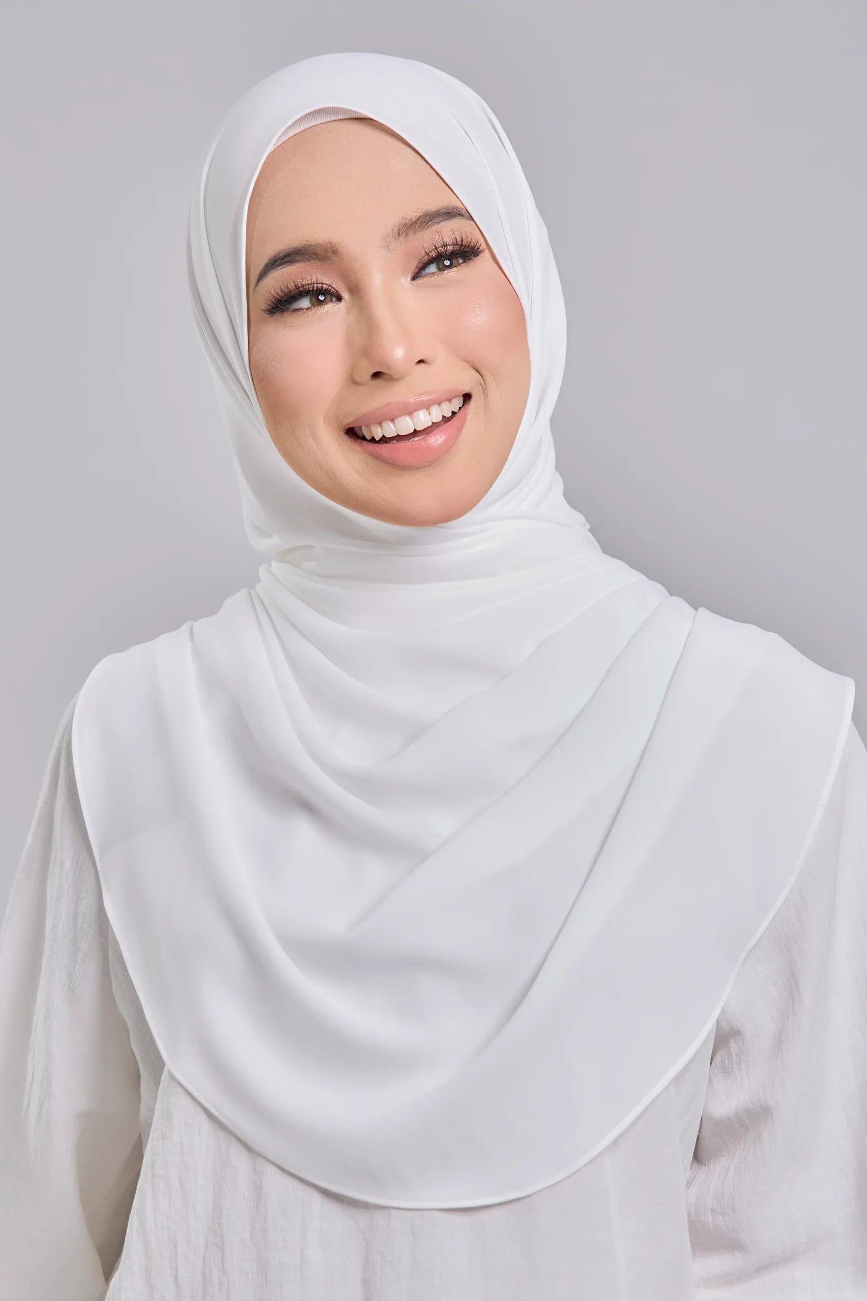 Baesic Premium Chiffon Shawl in Off White