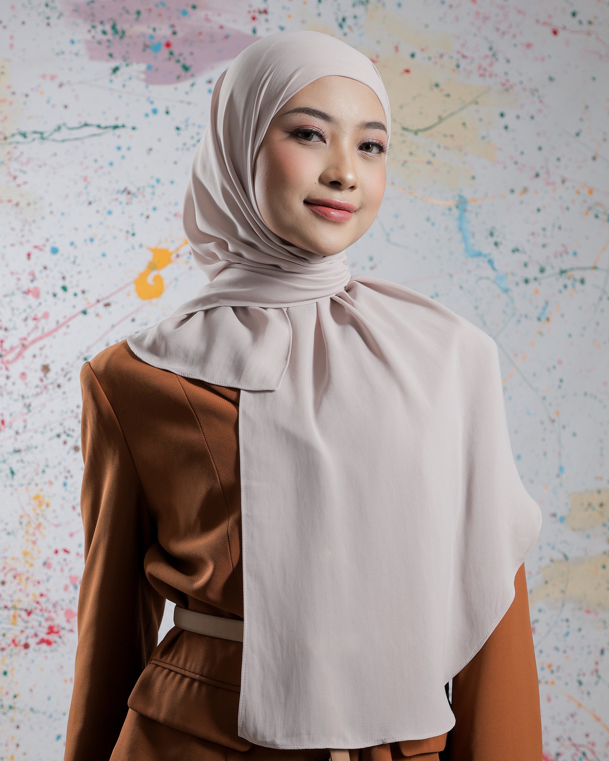 Inara Ezy in Cream Linen