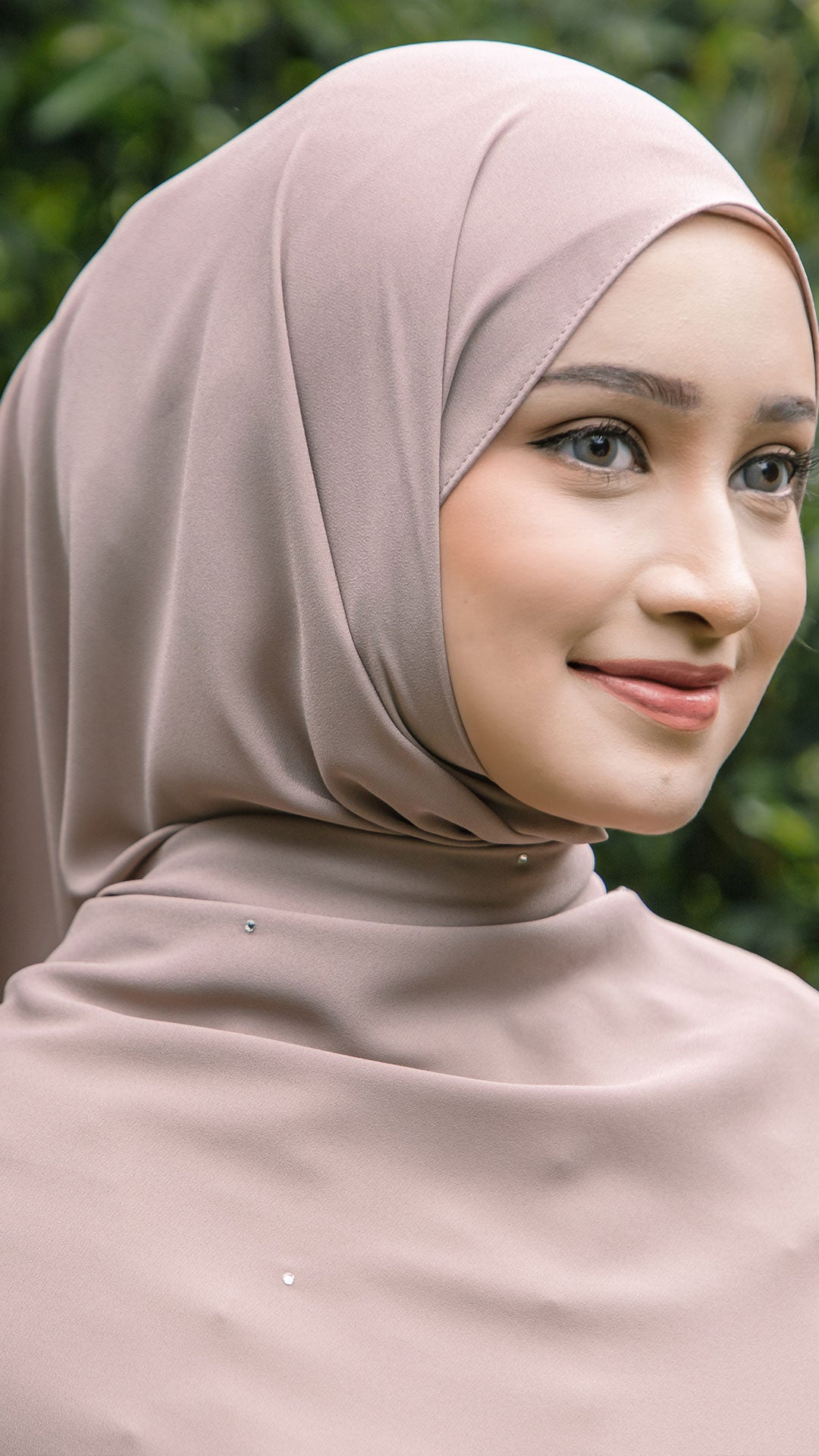 Sofia Shawl Swarovski in Fawn