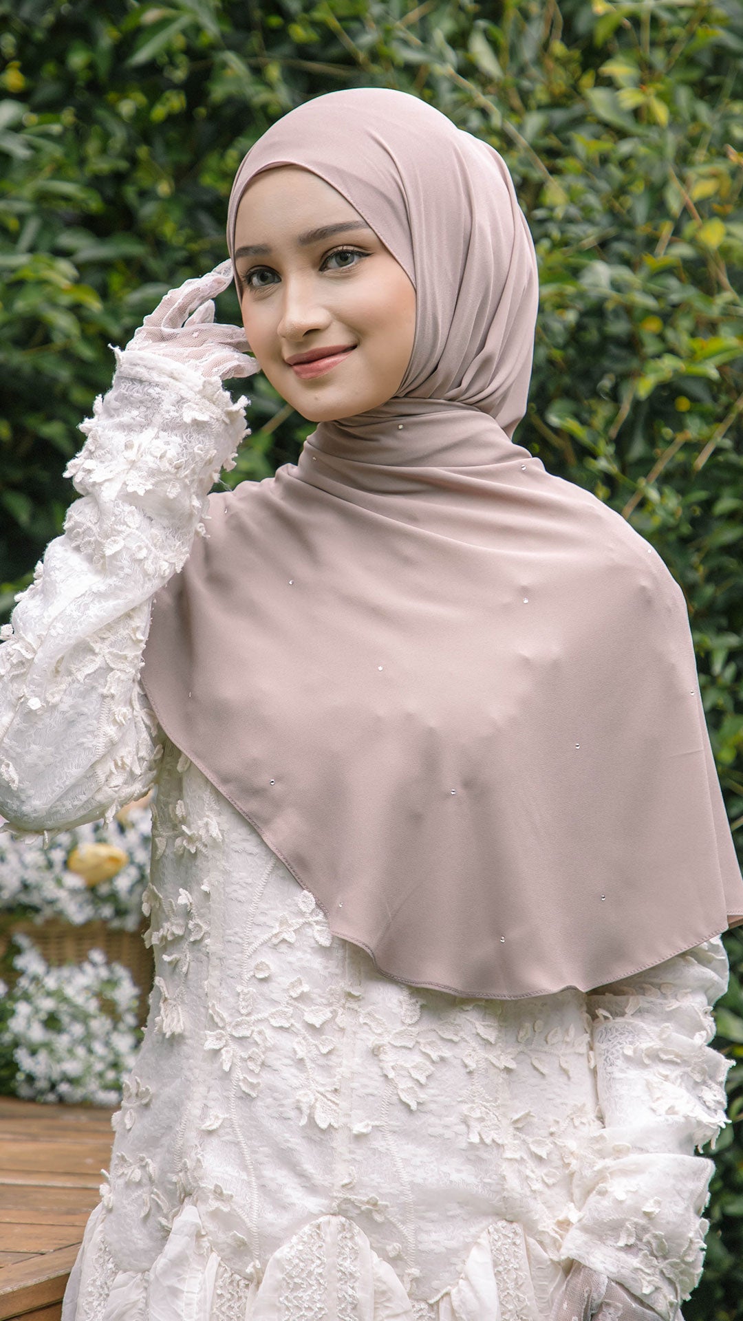 Sofia Shawl Swarovski in Fawn