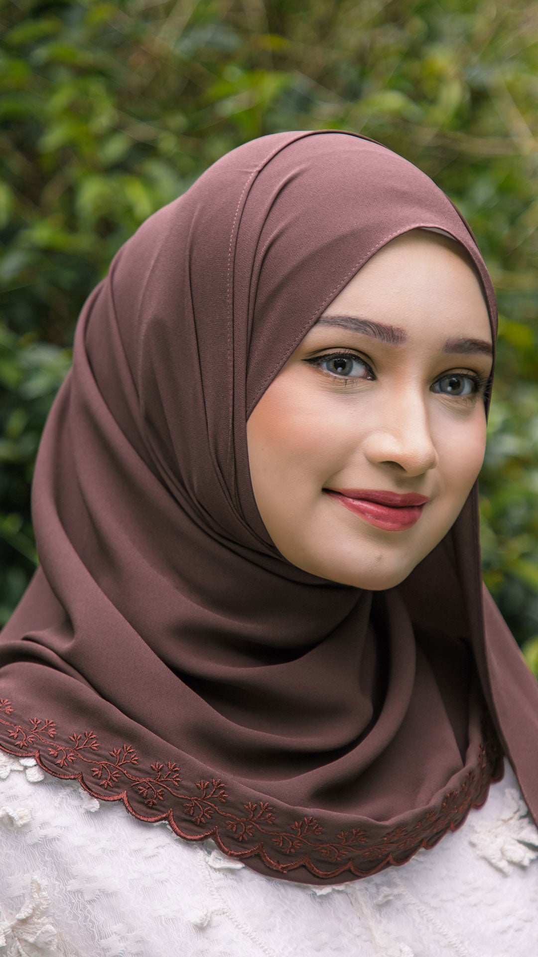 Baesic Sulam Melur Shawl in Chocolate