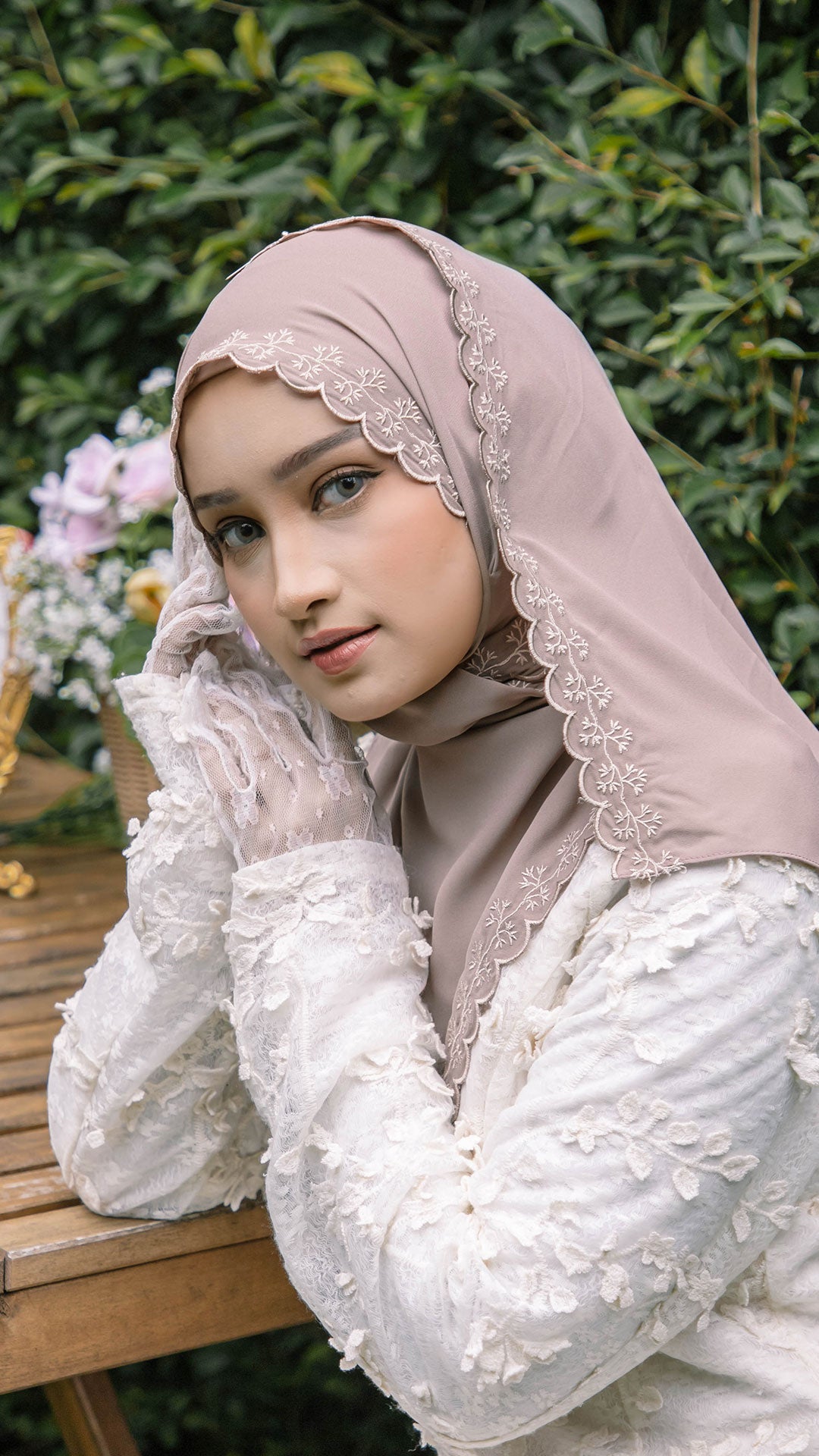 Baesic Sulam Melur Shawl in Fawn
